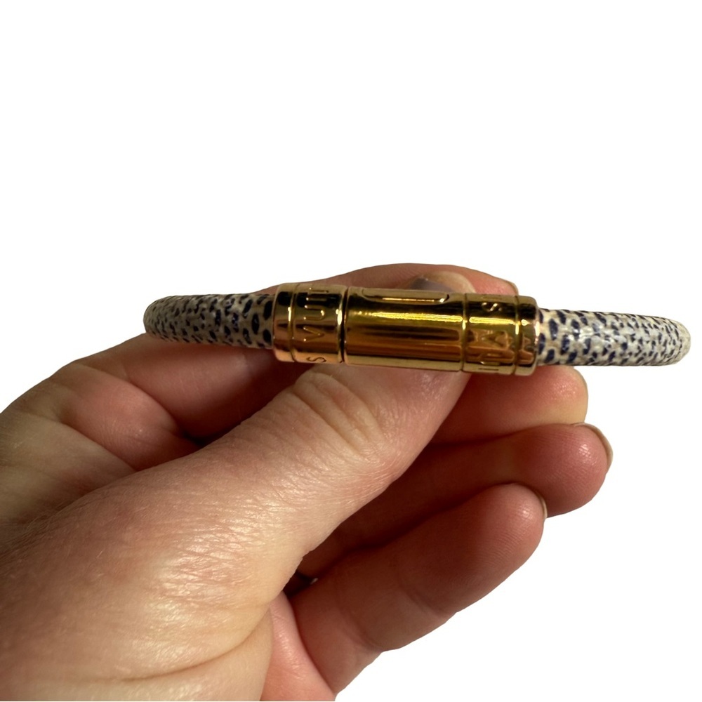 LOUIS VUITTON WHITE AND BLUE DISCONTINUED “KEEP IT” BRACELET IN DAMIER AZUR - Picture 2 of 4